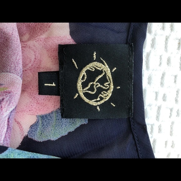 Planet Blue Floral Top - Picture 11 of 11